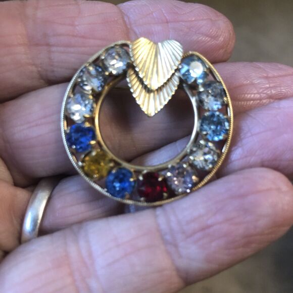 Vintage Wreath 12K GOLD FILLED BROOCH PIN WITH MULTI COLOR CRYSTALS  - - Picture 6 of 7